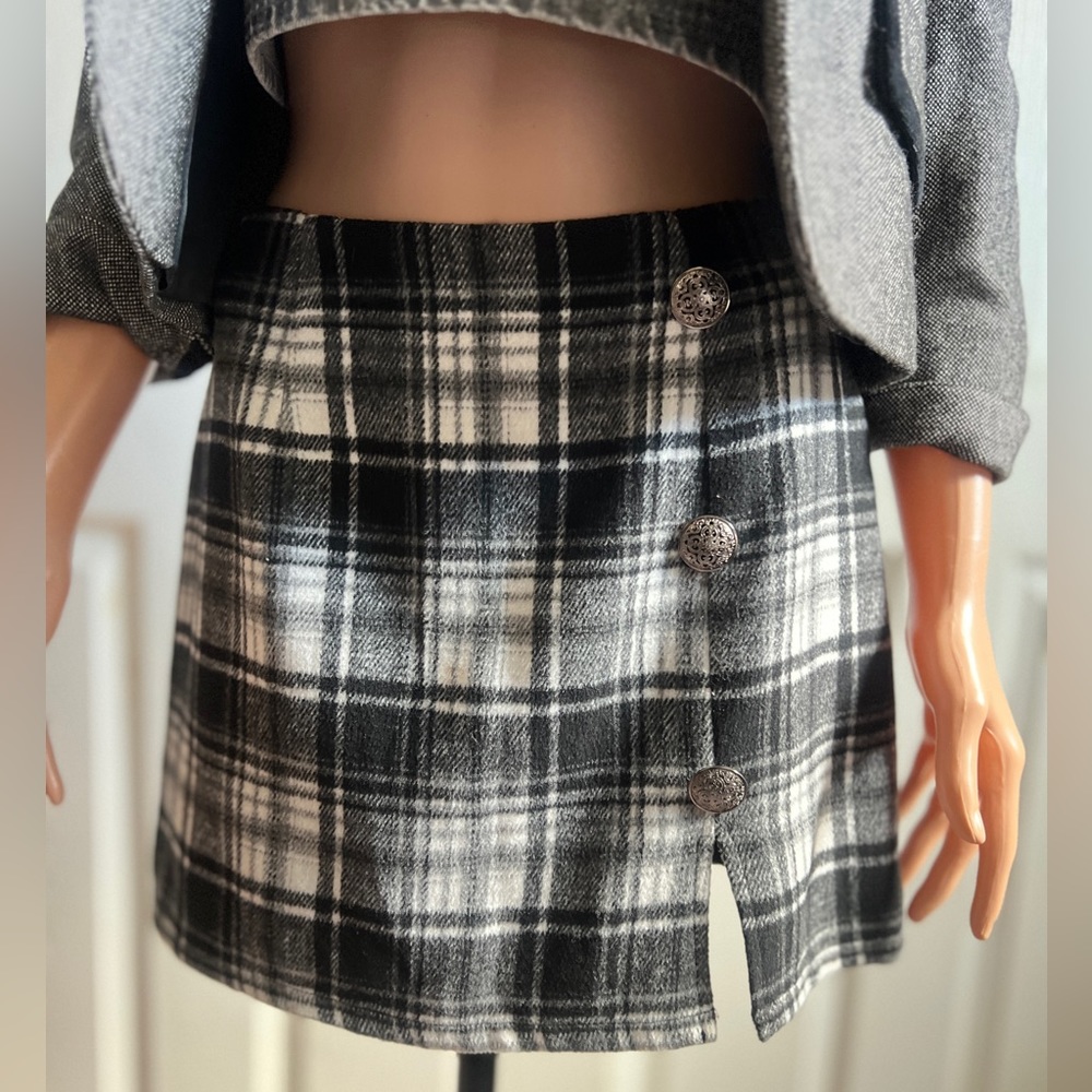Forever 21 Mini Plaid Skirt Size Small NWOT